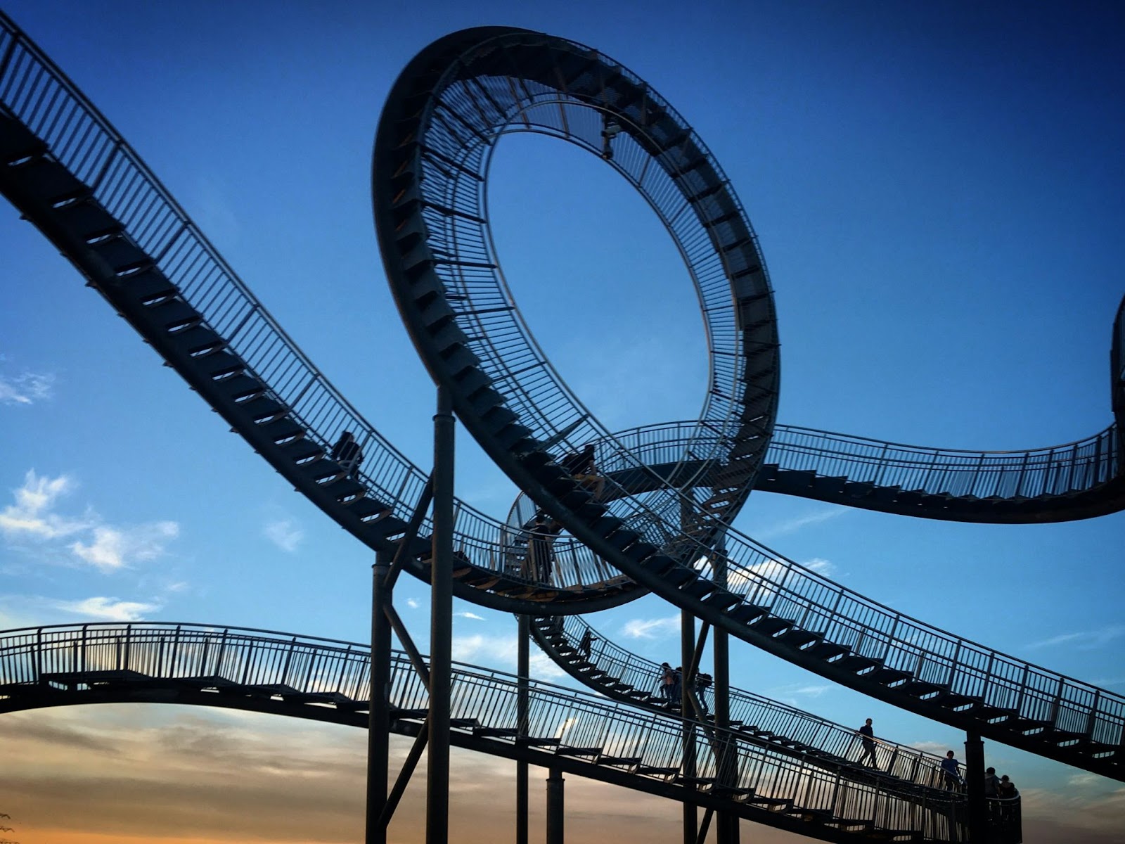 Curler Coaster Journey: 5 Ideas for Managing the Peaks and Valleys of Freelancing
